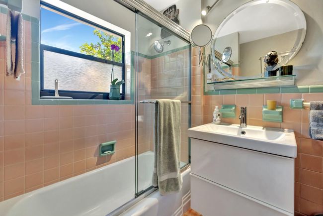 1401 Main bathroom | Image 41
