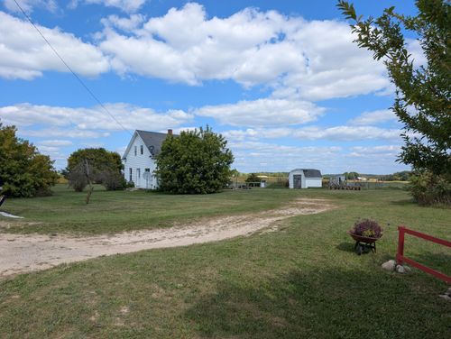 9560 104th Ave, Pentwater, MI, 49449-7704 | Card Image