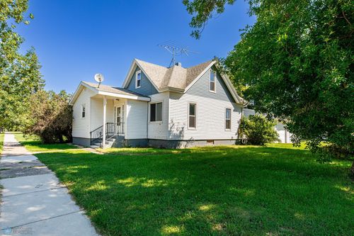 711 Oak St, Lisbon, ND, 58054-4256 | Card Image