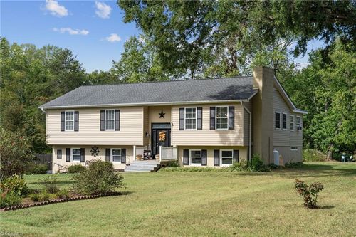 486 Lori Ln, Winston-Salem, NC, 27127-9018 | Card Image