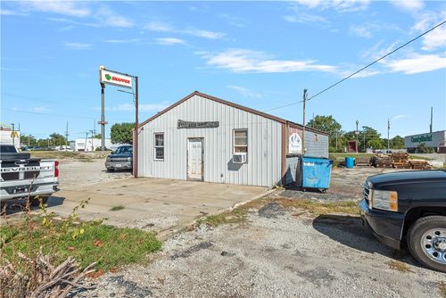 200 E 1st St, Pana, IL, 62557 | Card Image