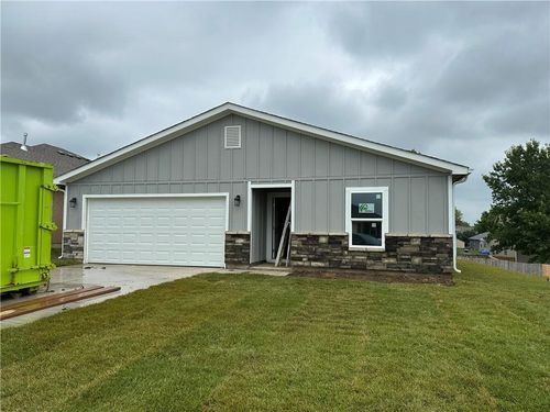 2133 Brookridge Cir, Tonganoxie, KS, 66086-6200 | Card Image