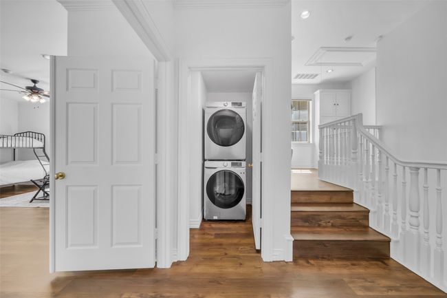 Guest apartment laundry room | Image 28
