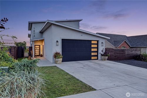1804 S Beaumont Dr, Moses Lake, WA, 98837-5316 | Card Image