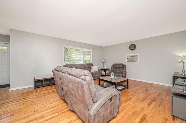 Unit 6 Hardwood Flooring | Image 4