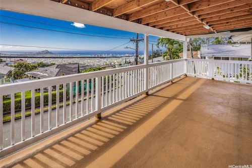 1952 Bertram St, Honolulu, HI, 96816-2006 | Card Image