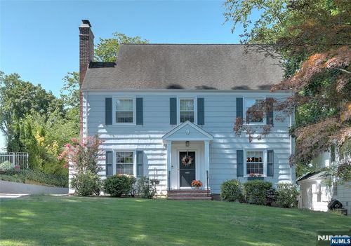 5 Birdseye Gln, Verona, NJ, 07044-2304 | Card Image