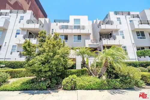 302-4925 Wilshire Boulevard, Los Angeles, CA, 90010 | Card Image