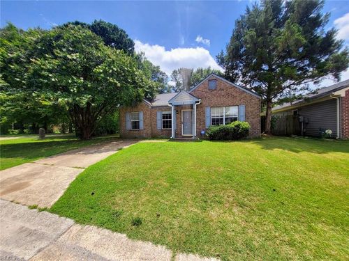 4 Roy Ct, Hampton, VA, 23666-5575 | Card Image