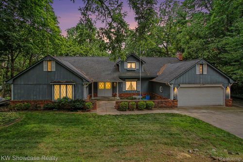 1471 Blue Heron Dr, Highland, MI, 48357-3915 | Card Image