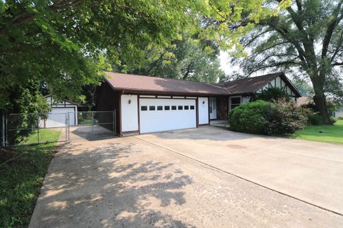 2421 S Victory Dr, Beloit, WI, 53511-8655 | Card Image