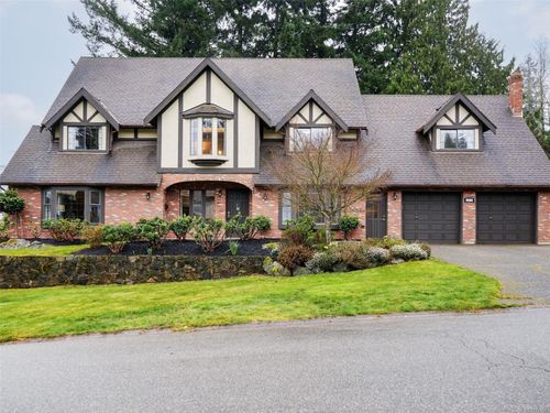 4758 Amblewood Dr, Saanich, BC, V8Y2S3 | Card Image