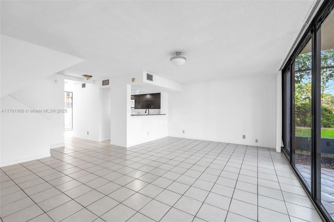 APT-808 - 2821 Sw 87 Th Ave, Condo with 3 bedrooms, 3 bathrooms and null parking in Davie FL | Image 5