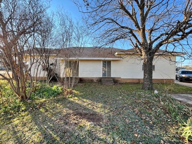 2711 Avenue V, House other with 3 bedrooms, 2 bathrooms and 3 parking in Snyder TX | Image 10