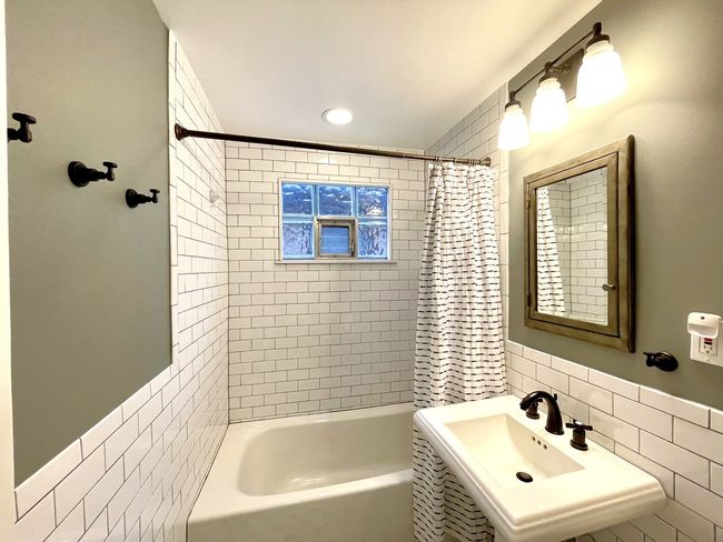 6537 N Maplewood Ave, Home with 2 bedrooms, 2 bathrooms and null parking in CHICAGO IL | Image 8