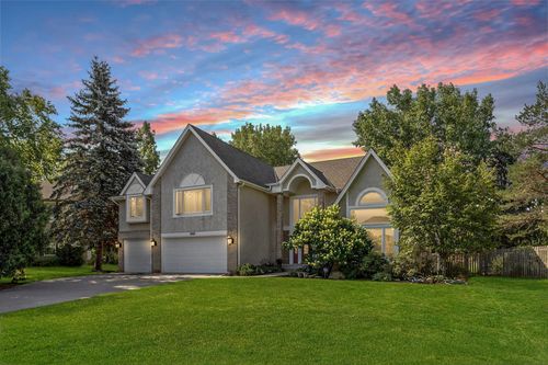 240 Cottonwood Dr, Vadnais Heights, MN, 55127-6104 | Card Image