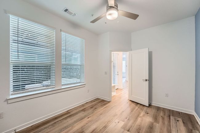 3213 Zach Scott St, Townhouse with 3 bedrooms, 3 bathrooms and 2 parking in Austin TX | Image 12