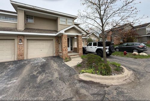 6677 Chimney Sweep, West Bloomfield, MI, 48322-3426 | Card Image