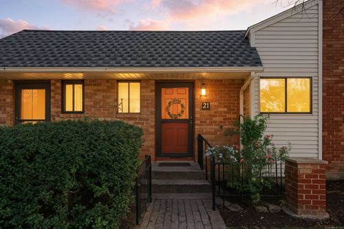 21-21 Danforth Ln, West Hartford, CT, 06110-2435 | Card Image