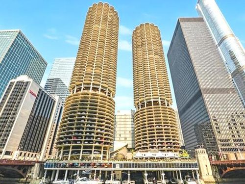 5620-300 N State St, Chicago, IL, 60654-3045 | Card Image