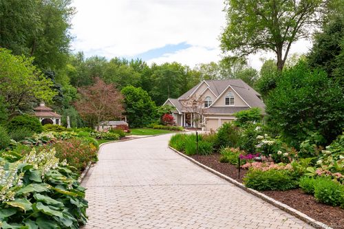 8 Glen Brook Ct, Wappingers Falls, NY, 12590-1831 | Card Image