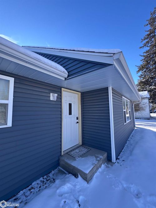 504 E Market St, New Sharon, IA, 50207-9757 | Card Image