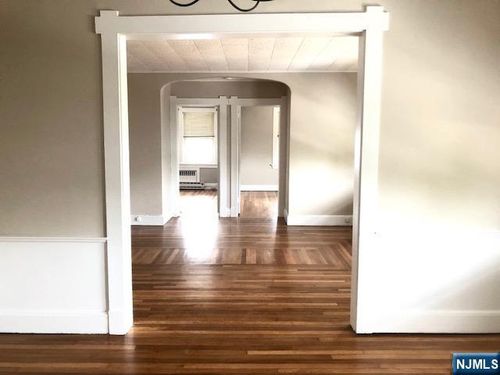 636 Wyckoff Ave, Wyckoff, NJ, 07481-1457 | Card Image