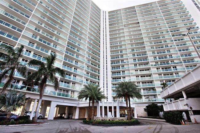 PH-21 - 100 Bayview Dr, Condo with 2 bedrooms, 2 bathrooms and null parking in Sunny Isles Beach FL | Image 21