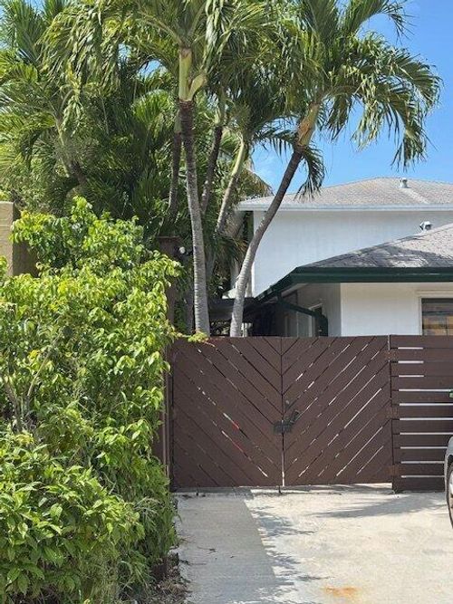 2-1637 Ne 5th St, Fort Lauderdale, FL, 33301-1323 | Card Image