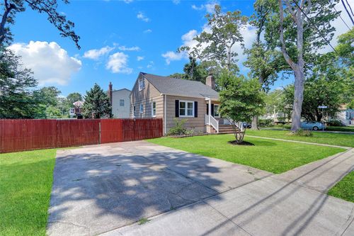 20 Whitman Ave, Islip, NY, 11751-2114 | Card Image