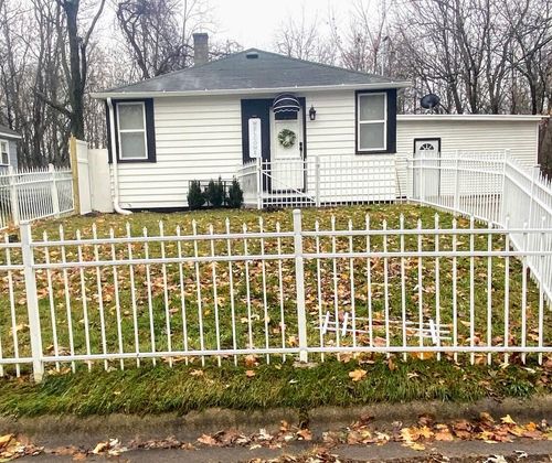 934 Edgecumbe Ave, Benton Harbor, MI, 49022-2904 | Card Image