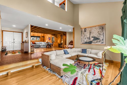 4 Old Gate Ln, Newtown, CT, 06470-2222 | Card Image