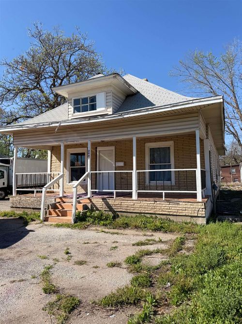 2042 E 9th St N, Wichita, KS, 67214 | Card Image