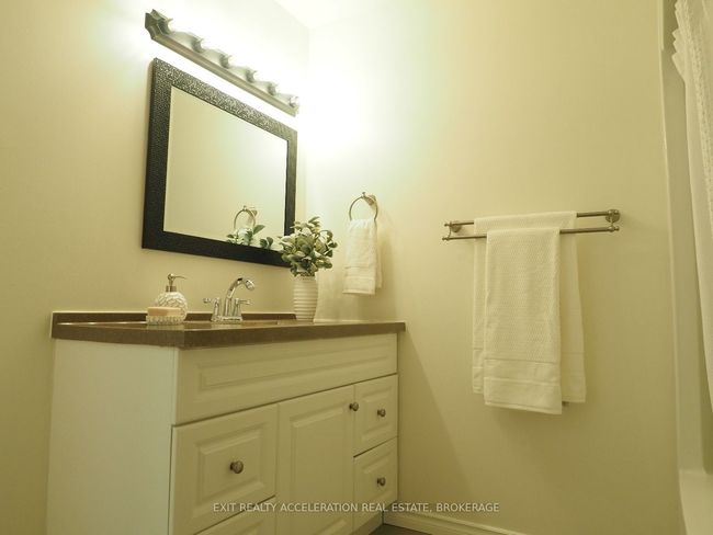 1302 Brackenwood Cres, House attached with 4 bedrooms, 2 bathrooms and 1 parking in Kingston ON | Image 19