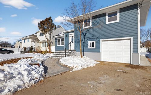 2675 Anthony Ave, Bellmore, NY, 11710-4619 | Card Image