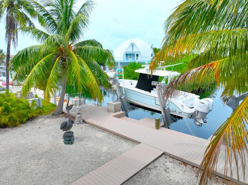 1590 Dolphin Dr, Marathon, FL, 33050-2854 | Card Image