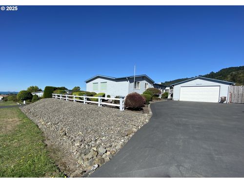 98609 Camellia Dr, Brookings, OR, 97415-9318 | Card Image