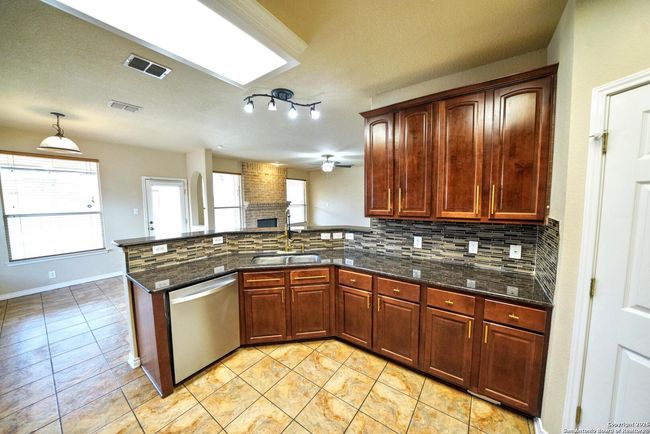 9022 Anderson Blf, House other with 5 bedrooms, 4 bathrooms and null parking in Converse TX | Image 14