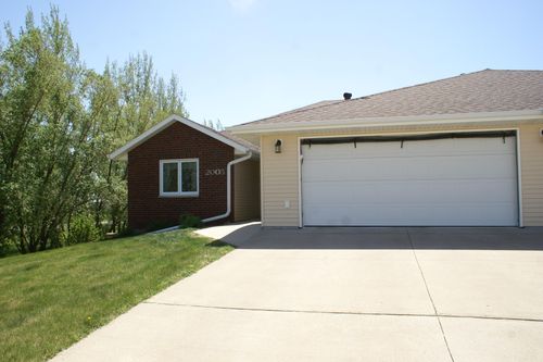 2005 20th Ave Nw, ABERDEEN, SD, 57401-7932 | Card Image