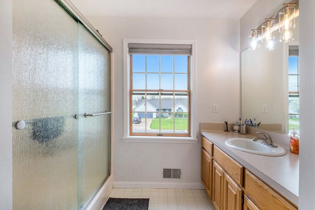 2352 Stepping Stone Pass, House other with 4 bedrooms, 3 bathrooms and null parking in Flushing MI | Image 15