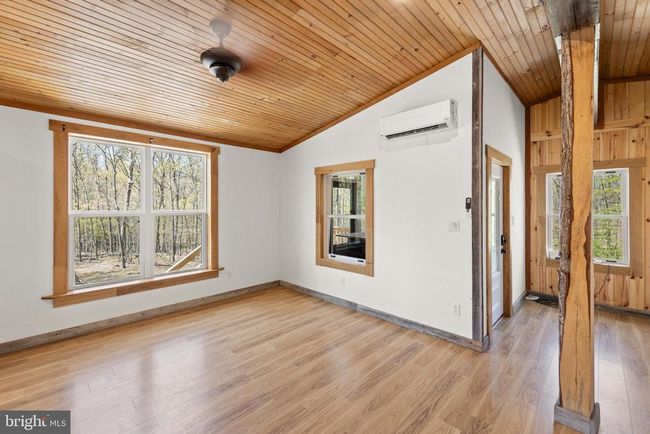275 Oak Forest Ln, House other with 2 bedrooms, 2 bathrooms and null parking in BERKELEY SPRINGS WV | Image 12