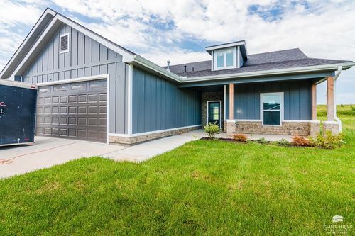 8413 Chrissy Ldg, Manhattan, KS, 66502-8727 | Card Image