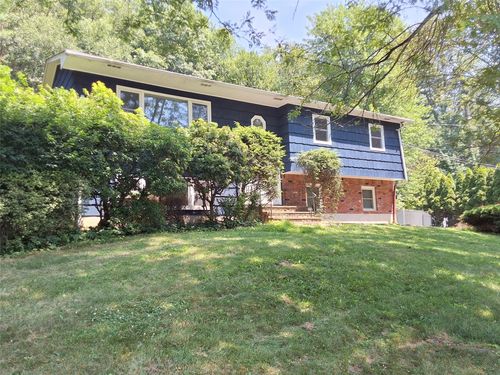 24 Wallace Dr, Spring Valley, NY, 10977-7220 | Card Image