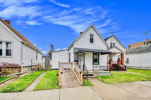2382 Commor St, Hamtramck, MI, 48212-2936 | Card Image