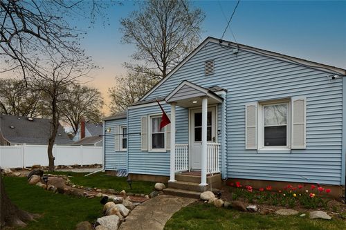 132 Gordon Ave, Westbury, NY, 11590-4120 | Card Image
