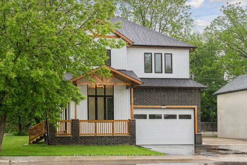 24 Market St, Sutton West, ON, L0E1R0 | Card Image