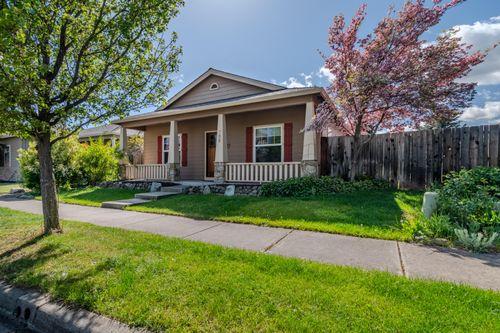 708 Isherwood Drive, Central Point, OR, 97502 | Card Image