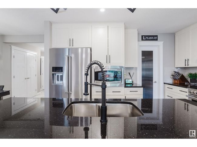 1109 176 St Sw, Home with 3 bedrooms, 3 bathrooms and 4 parking in Edmonton AB | Image 9