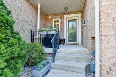 369 Rosegate Way, Home with 3 bedrooms, 3 bathrooms and 3 parking in Oakville ON | Image 2