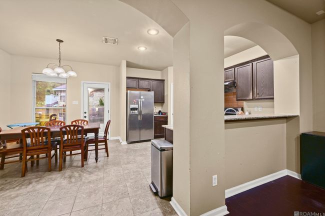 6916 Silver Springs Dr, House other with 4 bedrooms, 3 bathrooms and 4 parking in Greenwell Springs LA | Image 5